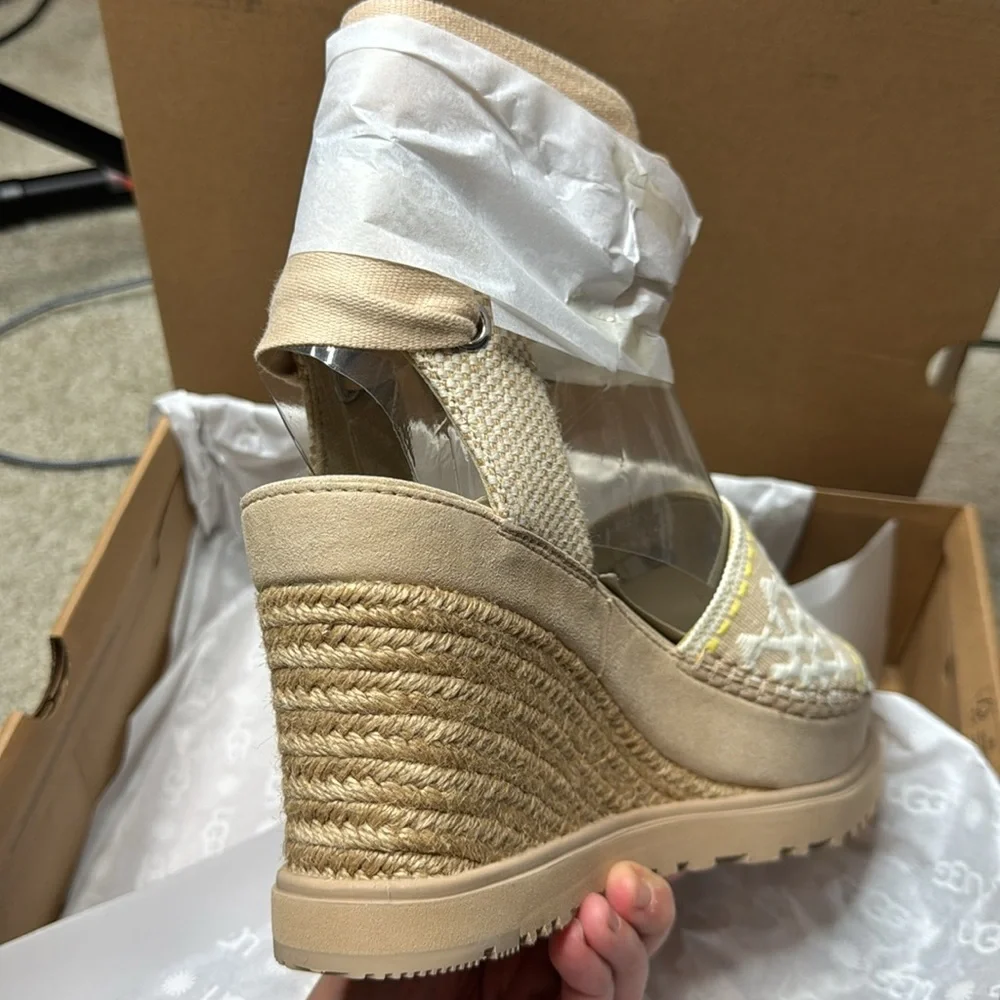 UGG®
Women's Abbot Ankle Tie Platform Wedge Espadrille Sandals - Picture 4 of 6